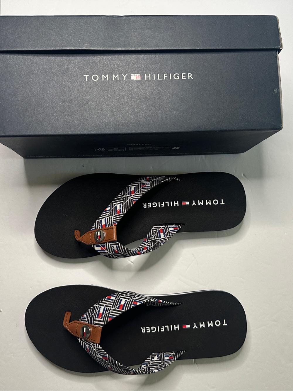 NIB Tommy Hilfiger Women's  Patterned Logo Flip Flops Womens 6